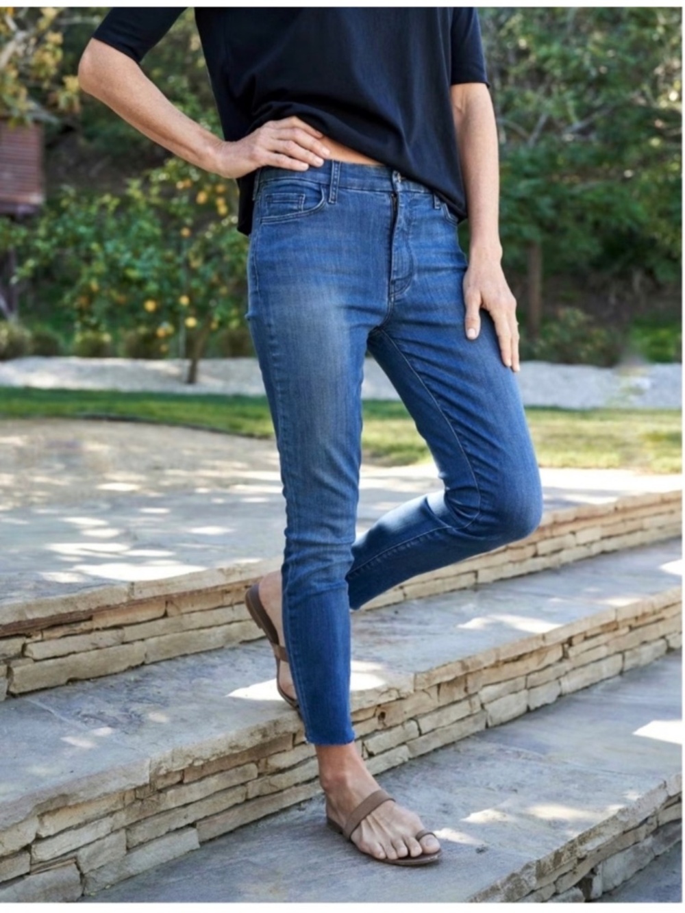 Frank & Eileen Sligo Easy Fit Skinny Jean In Medium Wash Raw Hem Size 28
